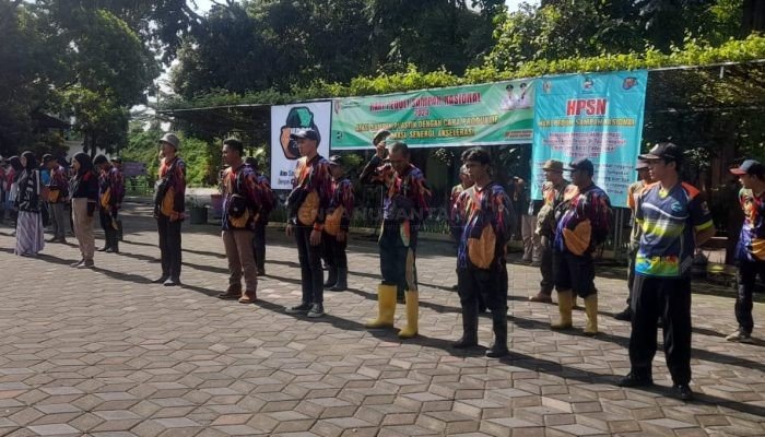 Peringati HPSN 2024, Kepala UPT TPA Pakusari Jember Aksi Tanam Pohon Libatkan Pemulung