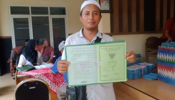 600 Sertifikat Tanah Program PTSL 2023 di Desa Mayang Jember Telah Dibagikan