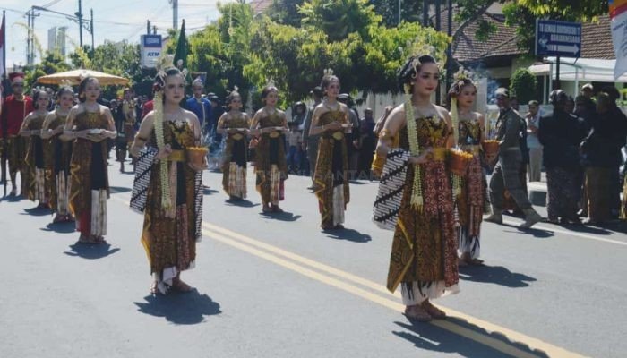 Pasukan Dayang, Menjadi Daya Tarik Masyarakat Saat Acara Kirab Hari Jadi Banjarnegara ke-453