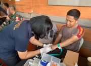 Satgas Dokkes Polresta Denpasar Periksa Petugas Pengamanan Rekapitulasi Hitung Suara Pemilu 2024