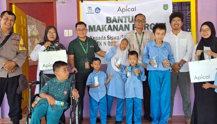 Hari Gizi Nasional, Apical Dumai Berikan Makanan Bergizi untuk Pelajar SLB Wati Purnama