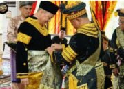 Penjabat Bupati Kampar Dinobatkan Sebagai Payung Panji Adat Datuk Rajo Lemabago di Hari Jadi Kampar ke-74