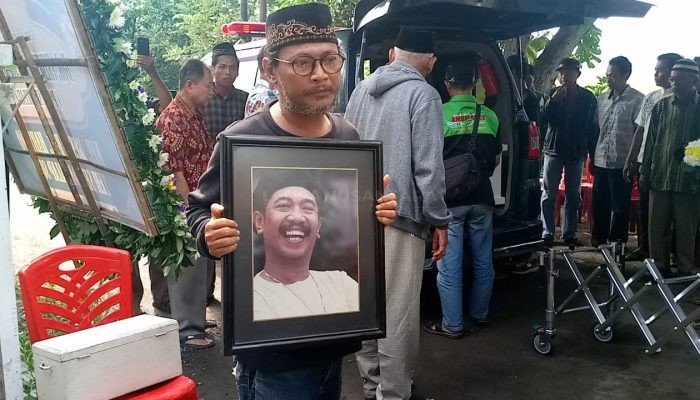 Jenazah Pelawak Legendaris Polo Srimulat Tiba di Madiun
