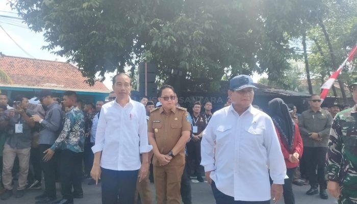 Presiden Jokowi Didampingi Menhan Resmikan Inpres Jalan Daerah di Madiun