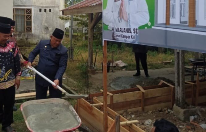 Pj Sekda Kampar Lakukan Peletakan Batu Pertama Pembangunan Musholla Al Ihlas Lensa Nusantara 4688