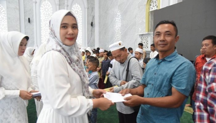 Tingkatkan Imtaq di Bulan Ramadhan 1445 H, DWP Tapsel Gelar Pengajian Bersama Sekaligus Pemberian Tali Asih