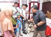 Ramadhan Berbagi, Bupati Tapsel dan Ketua TP PKK Salurkan Ratusan Paket Sembako