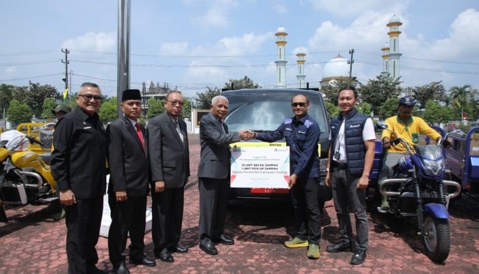 Pemkab Asahan Terima Betor dan Mobil Pengangkut Sampah dari PT Inalum Persero