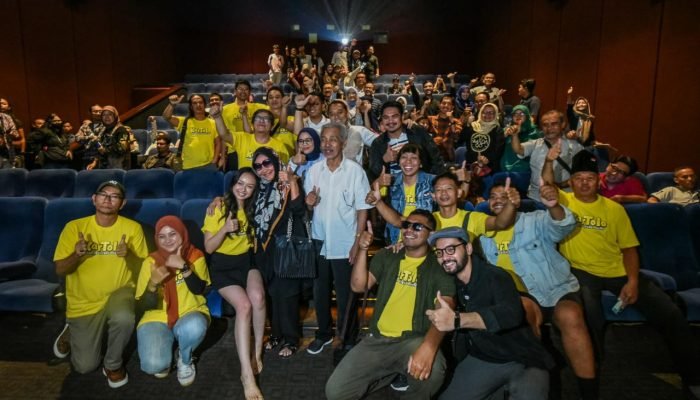 Nobar Film Kartolo Numpak Terang Bulan, Wali Kota Eri: Penuh Pesan Moral untuk Surabaya