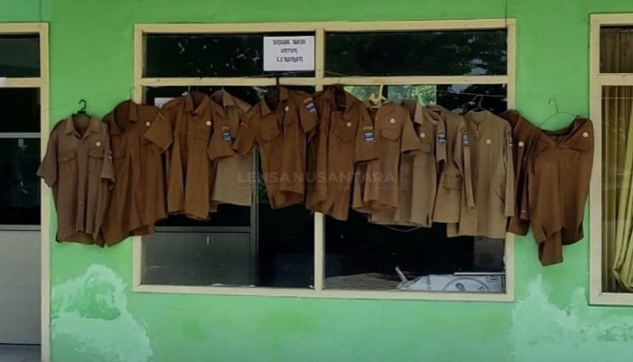 Aksi Perangkat Desa Tanggalkan Baju Seragam Dinas di Pangandaran Tuai Perhatian
