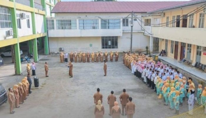 Pimpin Upacara di Lingkungan RSUD Padangsidimpuan, Pj Wali Kota Beri Pesan Ini