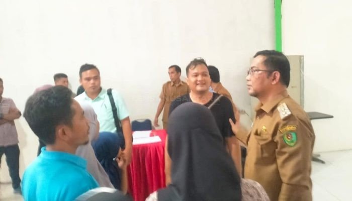 Wabup Tapsel Hadiri Pertemuan Masyarakat dan PT TPL Terkait Sengketa Lahan, Minta Semua Pihak Menahan Diri