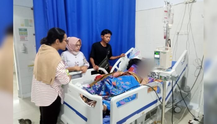 Sashabilah Mus Jenguk Ibu dan Anak Korban Penganiayaan di Desa Tolong