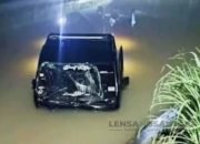 Hindari Jalan Berlubang, Pick Up di Magetan Terjun ke Sungai