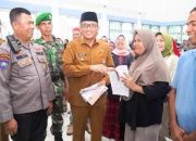Walkot Padang Serahkan Bansos Sembako untuk 3.457 KPM di Kecamatan Lubuk Begalung