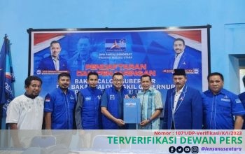 Aliong Mus Kembalikan Berkas Formulir Bakal Calon Gubernur Maluku Utara ke DPD Partai Demokrat