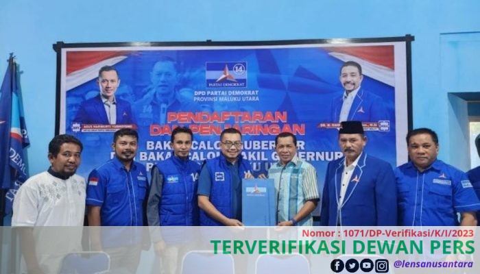 Aliong Mus Kembalikan Berkas Formulir Bakal Calon Gubernur Maluku Utara ke DPD Partai Demokrat