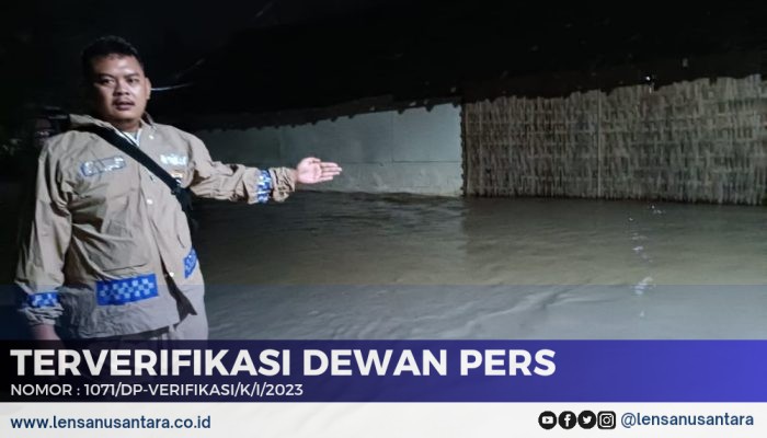 Sigap, Polres Nganjuk Terjunkan Bhababinkamtibmas Bantu Warga Terdampak Luapan Sungai Jurang Dandang