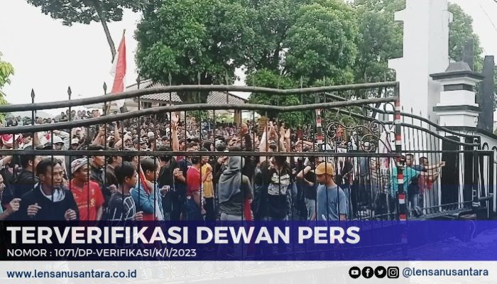 Demo Tuntut Pelantikan Kades Terpilih di Banjarnegara Ricuh, Puluhan Massa Dirawat dan 2 Polisi Alami Luka