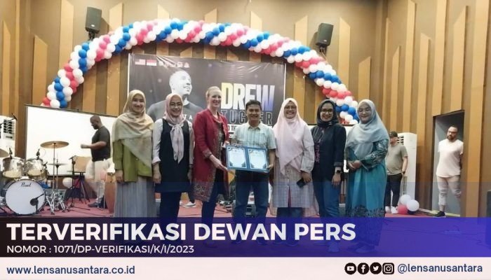 Berlangsung Meriah, Drew Tucker and The New Standard Hibur Penonton