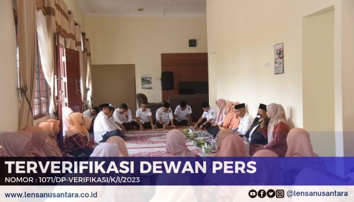 Bupati Tapsel Beri Indahan Upa-upa ke Calon Jamaah Haji