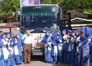 Bupati Tapsel Lepas 31 Peserta Jemaah BKMT Ikuti Kunjungan Silaturahmi ke Palas