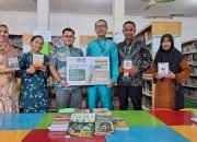 Peringatan Harbuknas dan Hari Perpusnas, Apical Dumai Serahkan Bantuan Buku ke Sekolah dan Dispersip