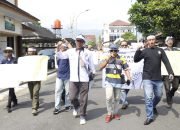 Aksi Tolak RUU Penyiaran di Banjarnegara, Gabungan Wartawan Bersatu Bawa Keranda Mayat