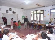 Senyum Sumringah Siswa SD 100301 Pargarutan dapat Susu Gratis dari Bupati Tapsel