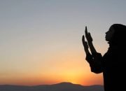 Mengawali Hari dengan Doa-doa Pilihan Saat Sholat Subuh