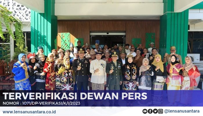 Kenakan Baju Adat Bali, Pj Walkot Probolinggo Pimpin Upacara Hari Lahir Pancasila