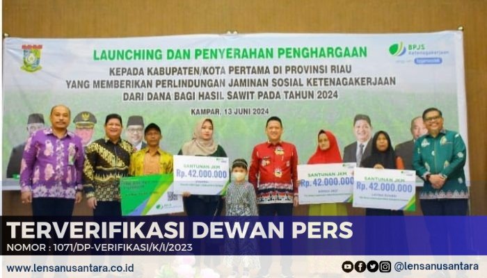 Kabupaten Kampar Menerima Penghargaan dari BPJS Ketenagakerjaan