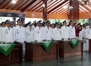 Terima SK Penambahan Jabatan, Wajah 266 Kades di Banjarnegara Bersinar
