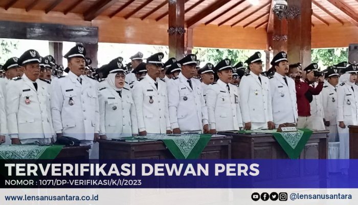 Terima SK Penambahan Jabatan, Wajah 266 Kades di Banjarnegara Bersinar