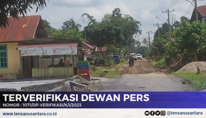 Berkat Dorongan dari Bupati Tapsel, Warga Arse Ini Bangun Jalan Provinsi Rusak Menahun