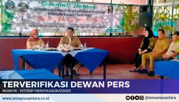 Bupati Blitar Tutup Program Pendidikan dan Pelatihan Keterampilan Make-Up Artist 2024