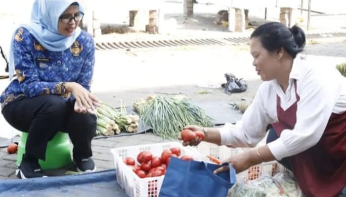 Bupati Blitar Dorong Gerakan Belanja ASN di Pasar Rakyat Kanigoro