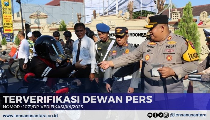 Kapolres Pamekasan Bagikan Brosur Operasi Patuh Semeru 2024, Begini Himbauannya
