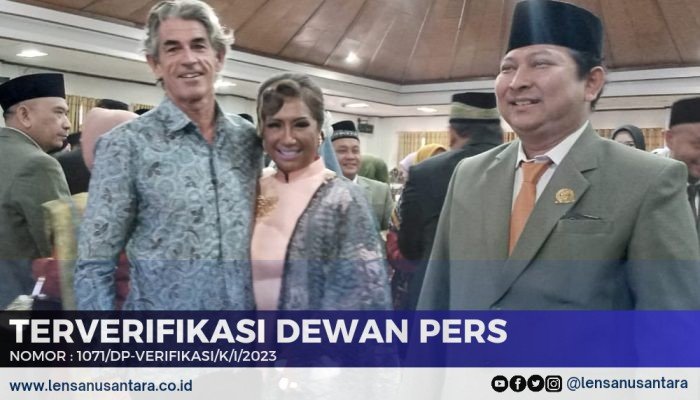 Tampil Beda, Pelantikan Farah Elfirajun Anggota DPRD Jepara Terpilih Didampingi Suami Seorang Bule