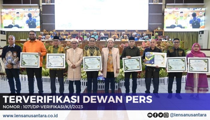 Bupati Taliabu Raih Penghargaan dari Unkhair Ternate Berkat Kontribusi di Dunia Pendidikan