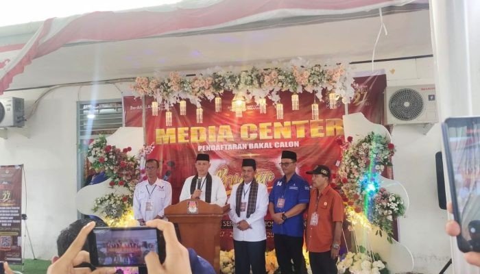 Pasangan Sasuai Mendaftar di KPU Pasaman