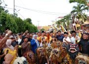 Pasangan Adam – Sutoyo Mendaftar ke KPU Kuansing, Massa Pendukung Membludak