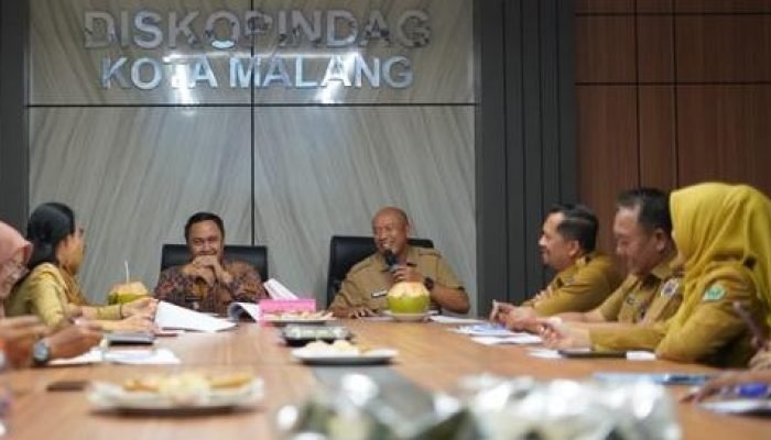 Pj. Wali Kota Malang Kunjungi Diskopindag, Ini Pesan Pentingnya