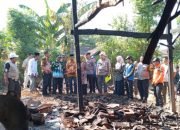 Pj Bupati Bondowoso Datangi Korban Kebakaran di Suling Kulon Cerme