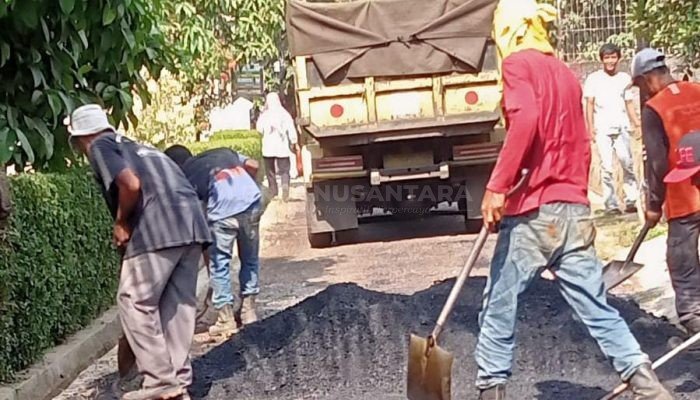 Pemdes Pasawahan Kidul di Purwakarta Manfaatkan DD Hotmix Jalan Desa