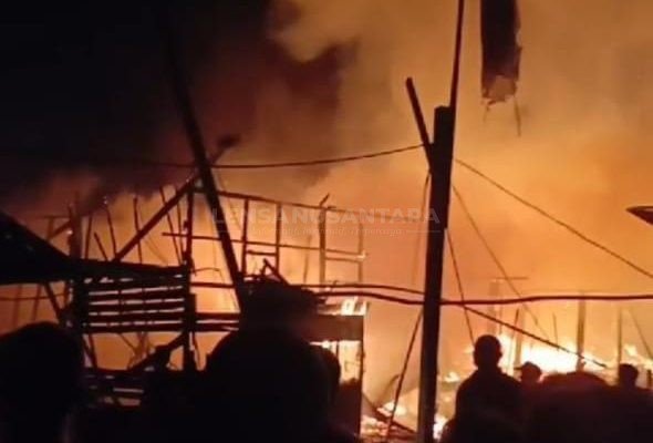 Kebakaran Hebat Melahap Lima Rumah di Kotawaringin Barat, Salah Satunya Milik Wartawan