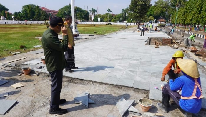 Tinjau Lansung Revitalisasi Pembangunan Alun-alun 1 Jepara, Pj Bupati Pastikan Selesai Sebelum Tahun Baru 2025