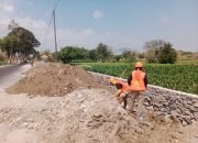 Progres Pelebaran Jalan Mojopuro – Genengan, CV Avida Terkendala Pergeseran Tiang Telkom