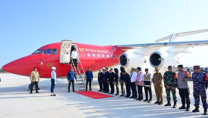 Gunakan Pesawat Kepresidenan RJ-85, Presiden Jokowi Lakukan Pendaratan Perdana di Bandara Nusantara IKN