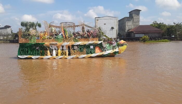 Kejari Kobar Raih Juara 1 Lomba Kelotok Hias di Festival Batang Arut 2024
